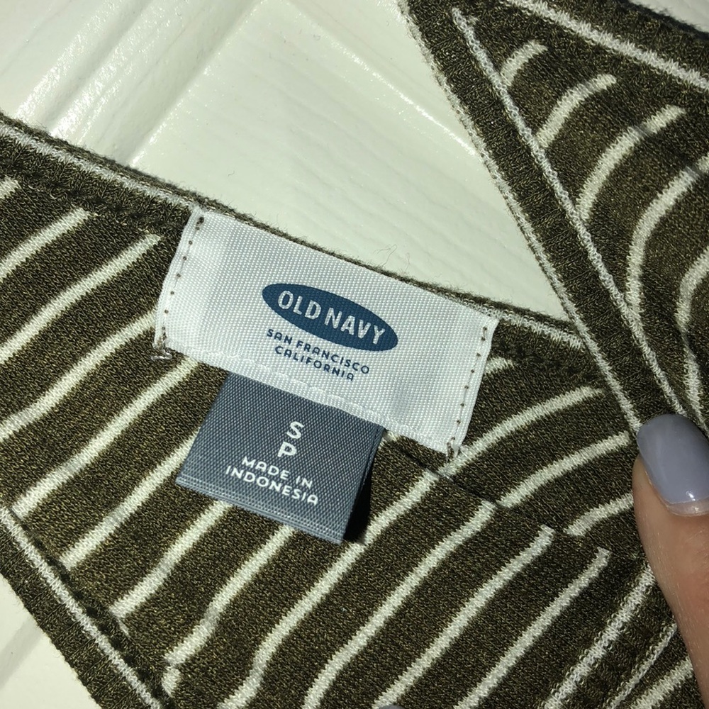 Brand 🆕 w/ tags old navy green striped tank top - Picture 5 of 6